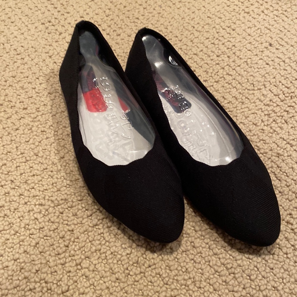 Skechers Black Knit Flats size 8
